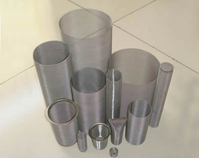 Different tube filters with different size and thickness.