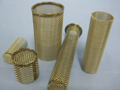 Five brass wire mesh filter tube in different diameter and mesh size on the ground.
