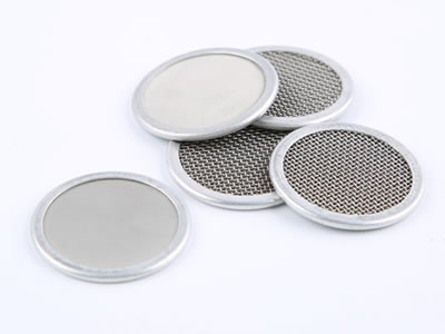 There are five stainless steel filter discs from multilayer stainless steel mesh cloth.