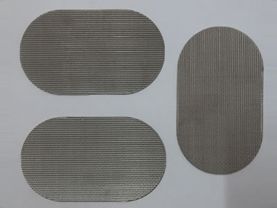 There are three stainless steel reverse dutch wire mesh filter discs.