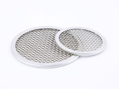 There are two stainless steel filter discs from single layer stainless steel mesh.
