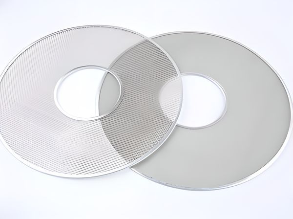 There are two stainless steel wire mesh ring filter discs with different meshes.